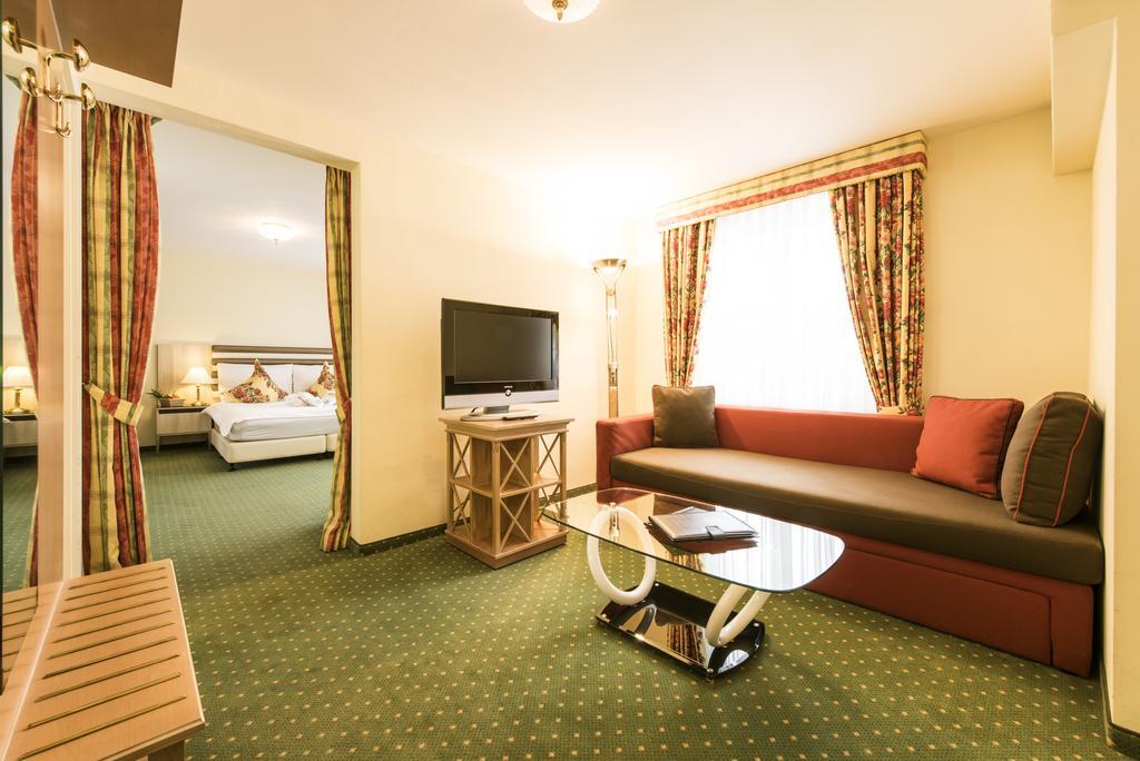 Posthotel Holiday Villa Arosa Extérieur photo